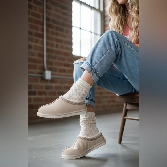 NIB Brand New Sparks Very G Cream Faux Fur Vegan Suede Slippers Slides Shoes - Picture 11 of 11